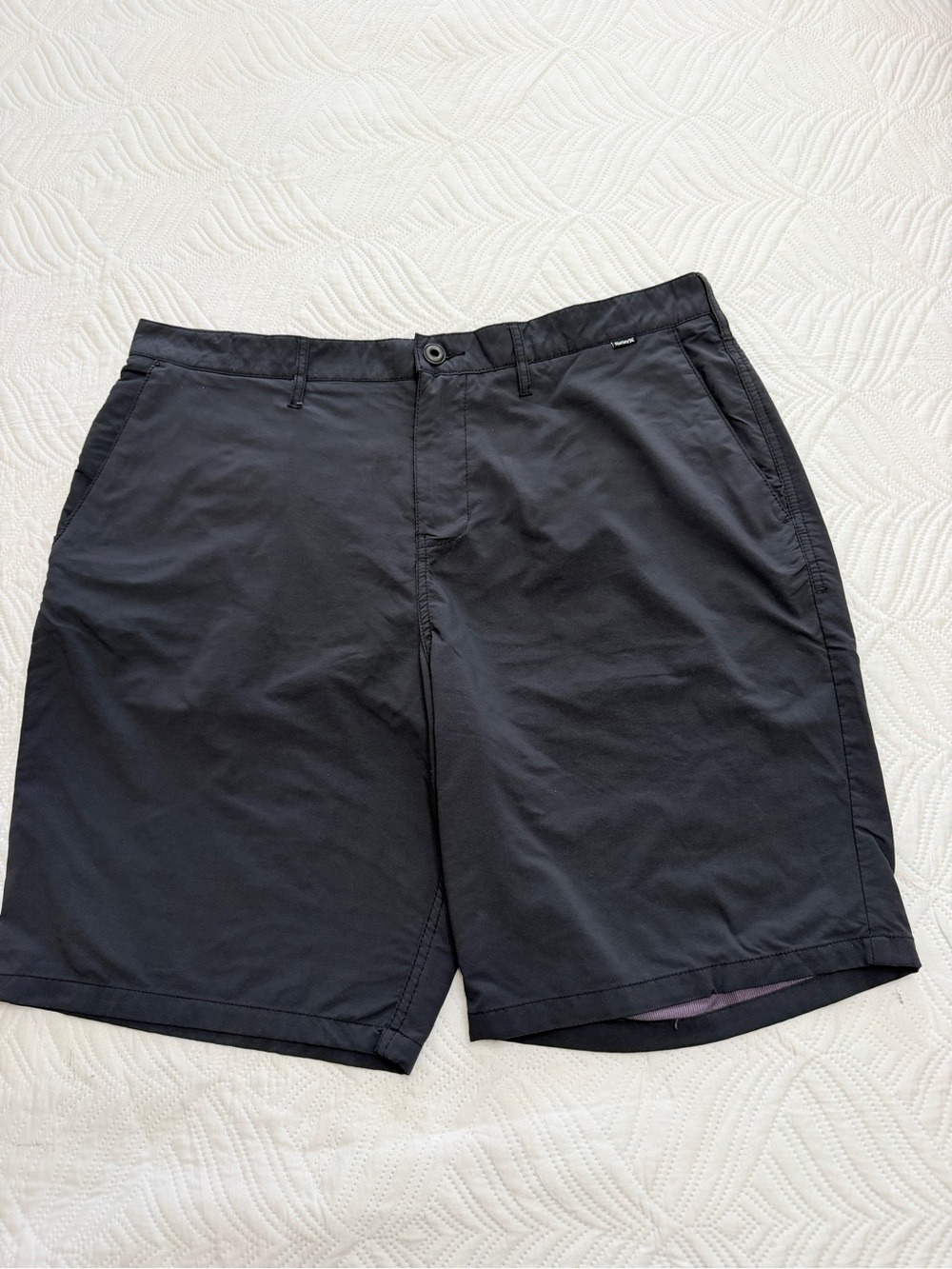 Hurley Men's Lightweight Black Nylon Activewear Shorts. Size 38